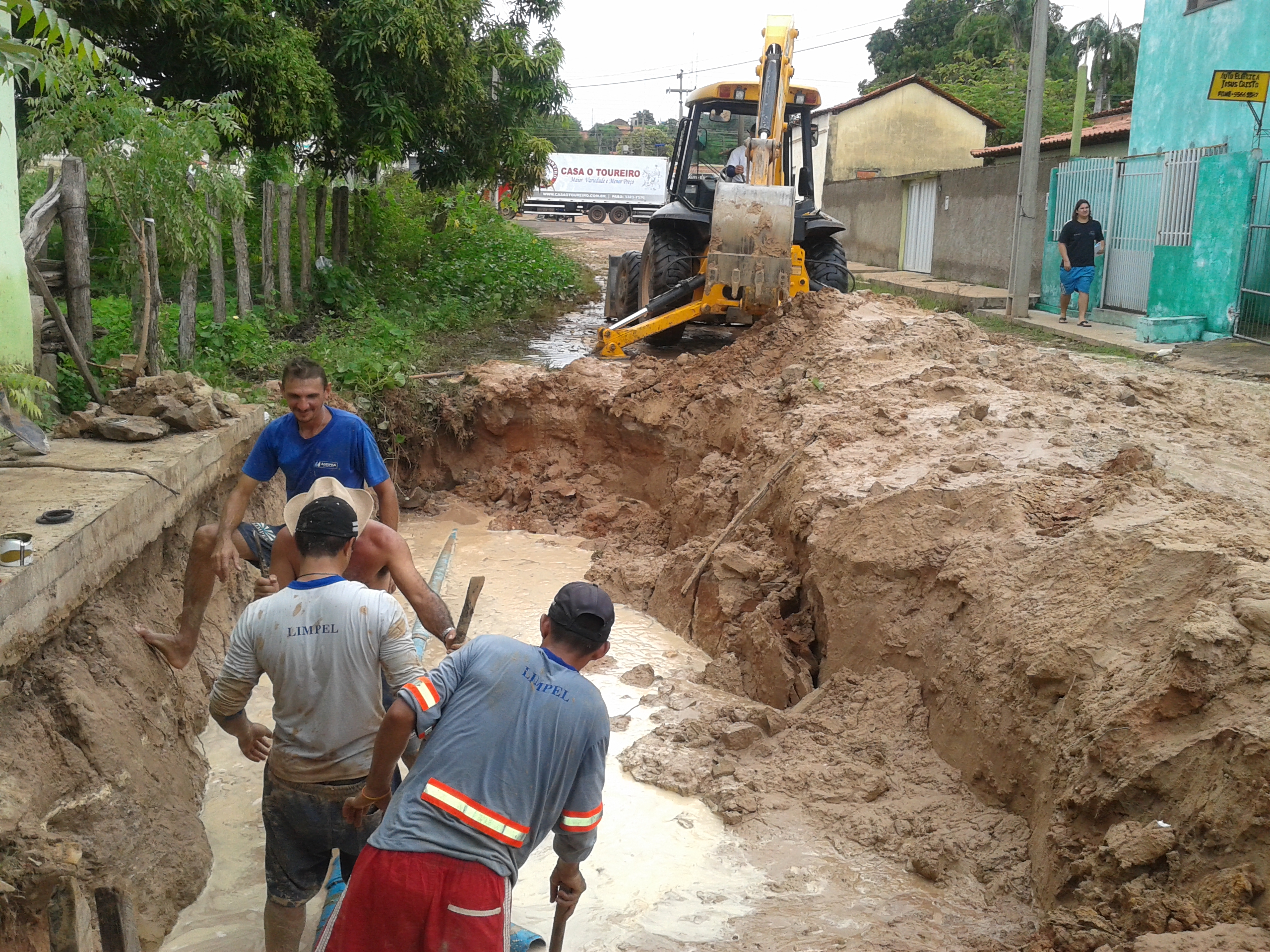 Rompimento de cano deixa município sem água 