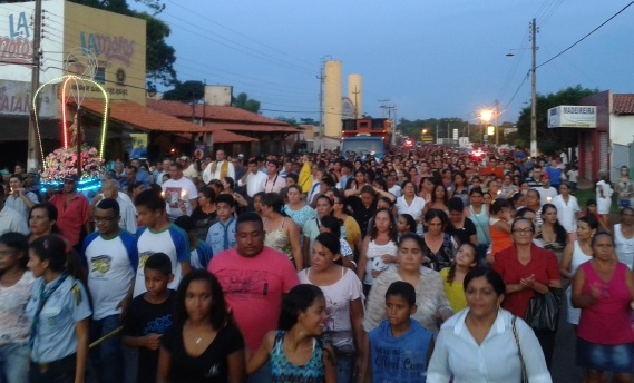 Milhares de devotos participam da procissão de abertura dos Festejos de São José, padroeiro de Altos