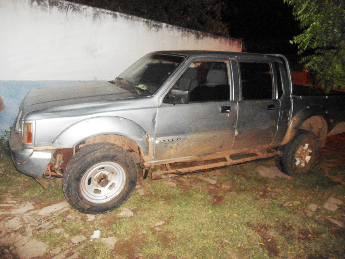 Motociclista fica gravemente ferido após colisão com caminhonete 