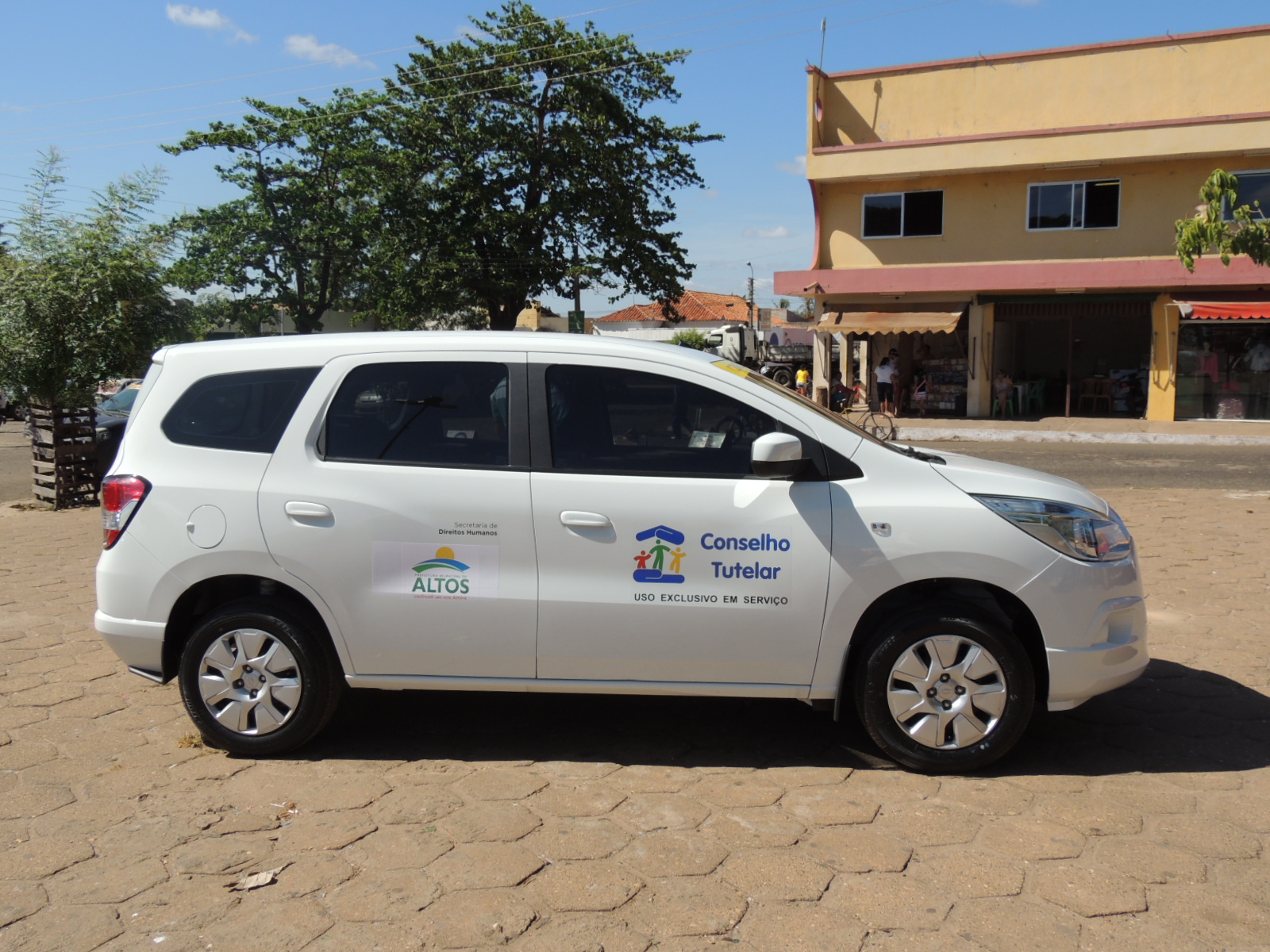 Conselho Tutelar de Altos recebe carro zero km