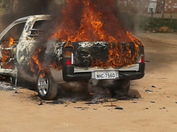 BR-343: veículo é destruído pelo fogo após pane elétrica no motor