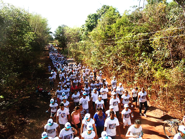 Caminhada da Graça: centenas de fiéis percorrem 7 km rumo à Localidade Zundão, em Altos