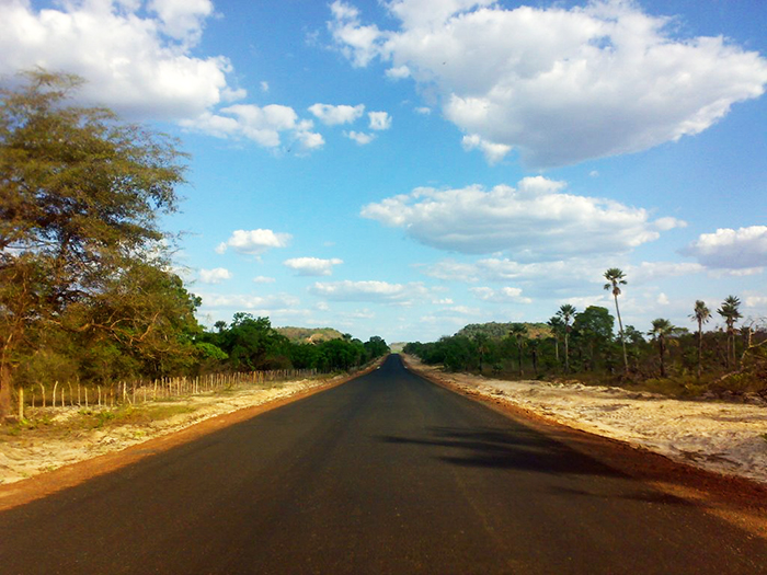 Após sequestro, bando leva veículo e abandona vítimas na zona rural de Altos