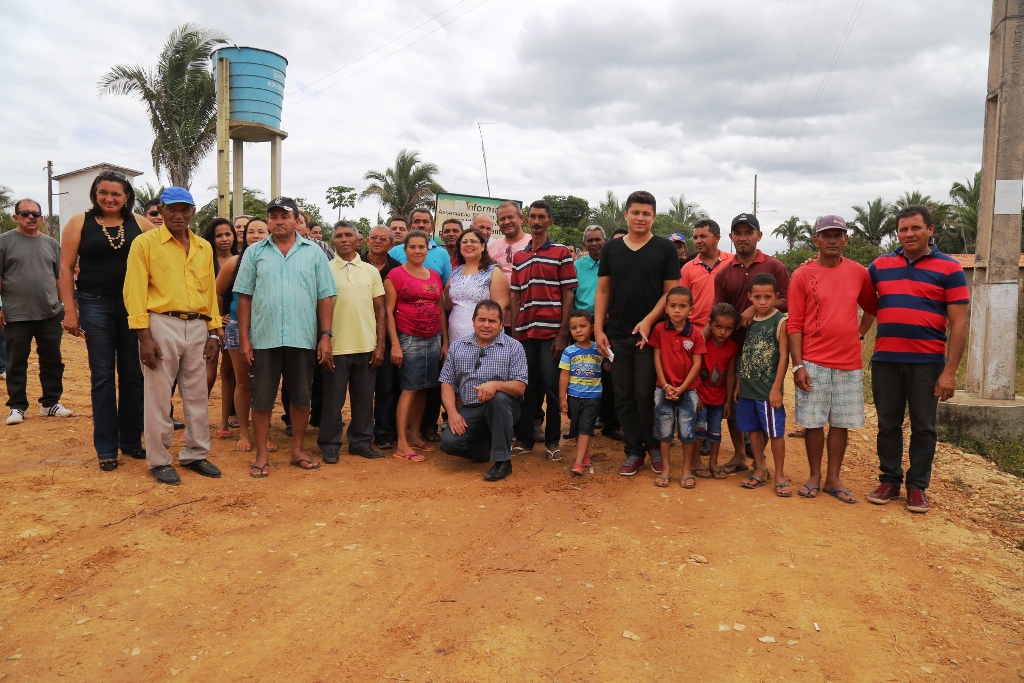 Estrada é entregue à comunidade Bispado, na zona rural de Altos