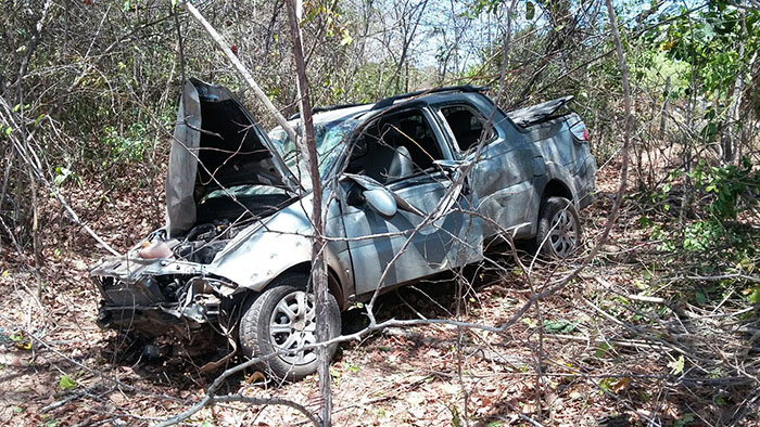 Motorista perde o controle do carro sofre grave acidente em Altos