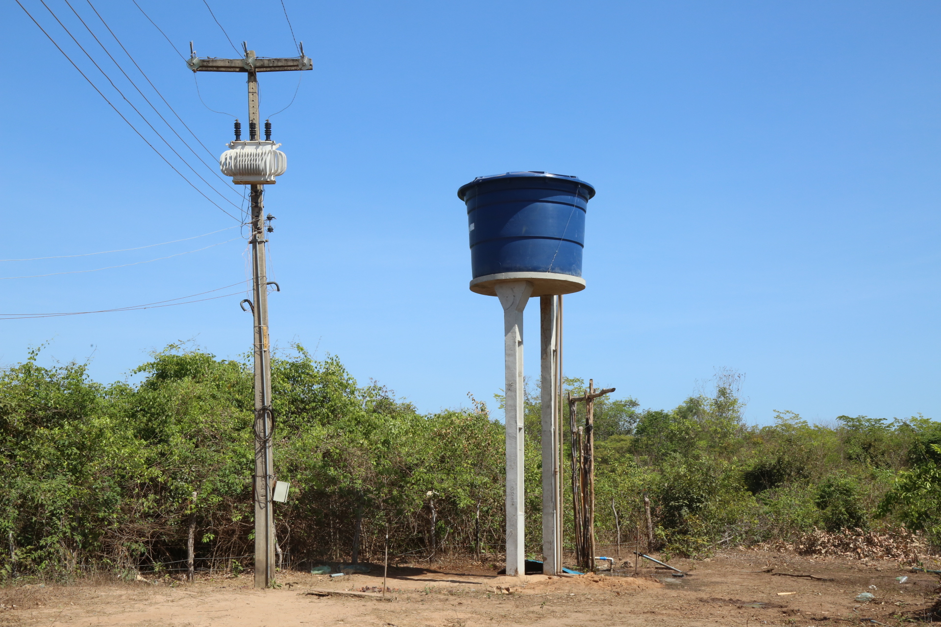 Comunidades da zona rural de Altos são beneficiadas com instalações de caixas d'água