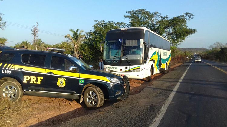 PRF prende dupla com drogas em mala dentro de ônibus; acusados se apresentariam à penitenciária de Altos