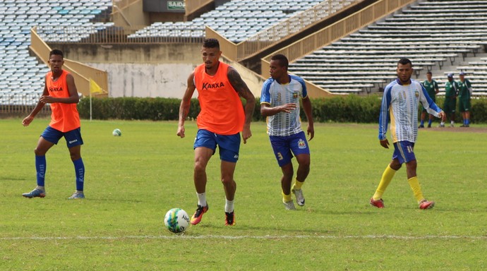 Diá faz esboço de time titular do Altos para o Nordestão: "Base 70% definida"