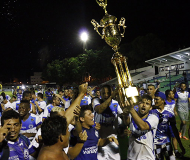 Em jogo marcado por polêmica, Parnahyba vence o Altos por 2 a 1 e conquista o 1º turno do Piauiense