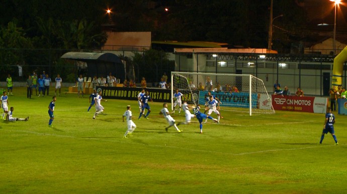 Bandeirinha anula gol legal do Altos na final do 1º turno