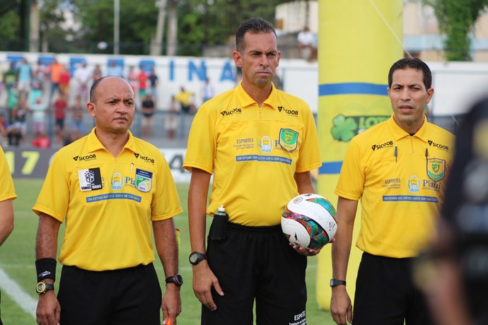 Após polêmica, comissão afasta juiz e auxiliar da final entre Altos e Tubarão