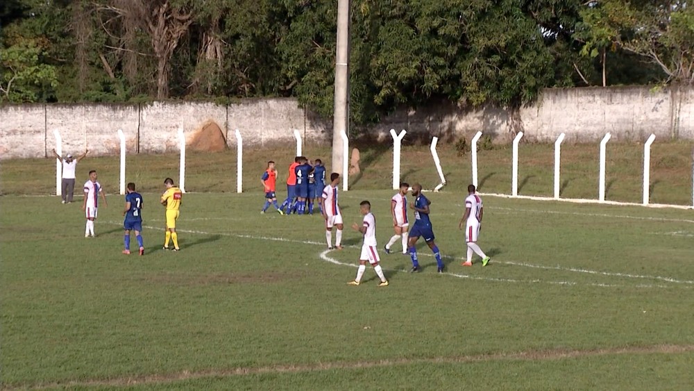 Eduardo brilha, campeão vence, e já lidera na Série D