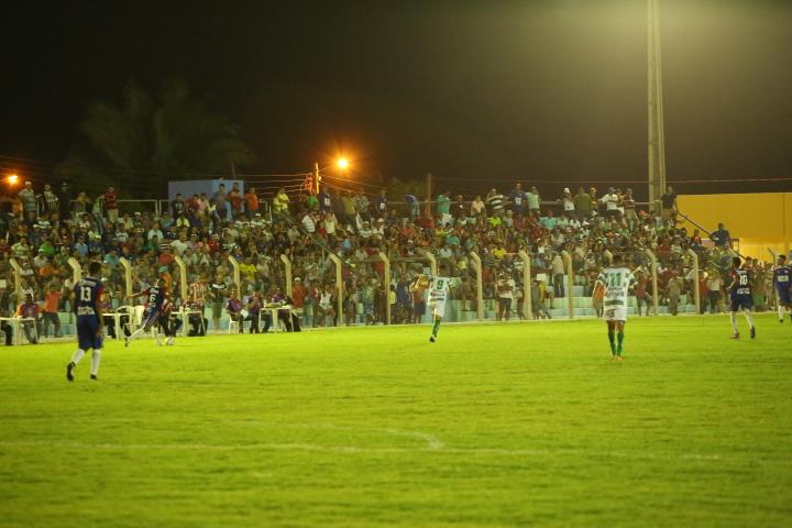 Altos goleia e se classifica no retorno ao Felipão