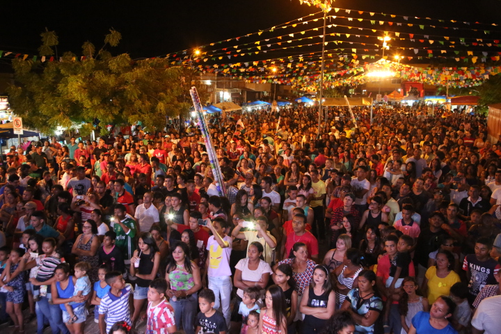 Multidão acompanha encerramento do Festival Cultural de Altos
