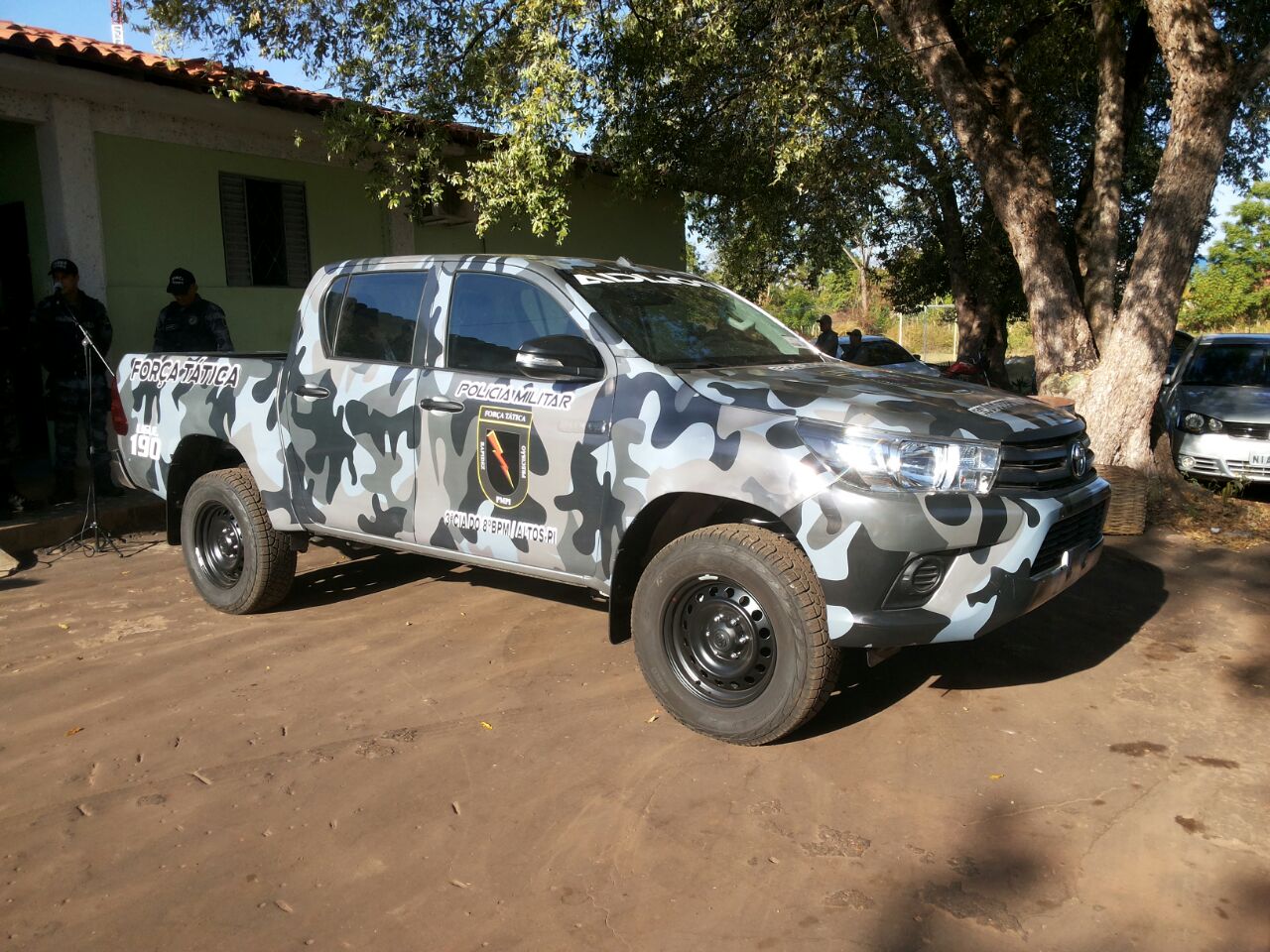 PM de Altos recebe viatura Hilux