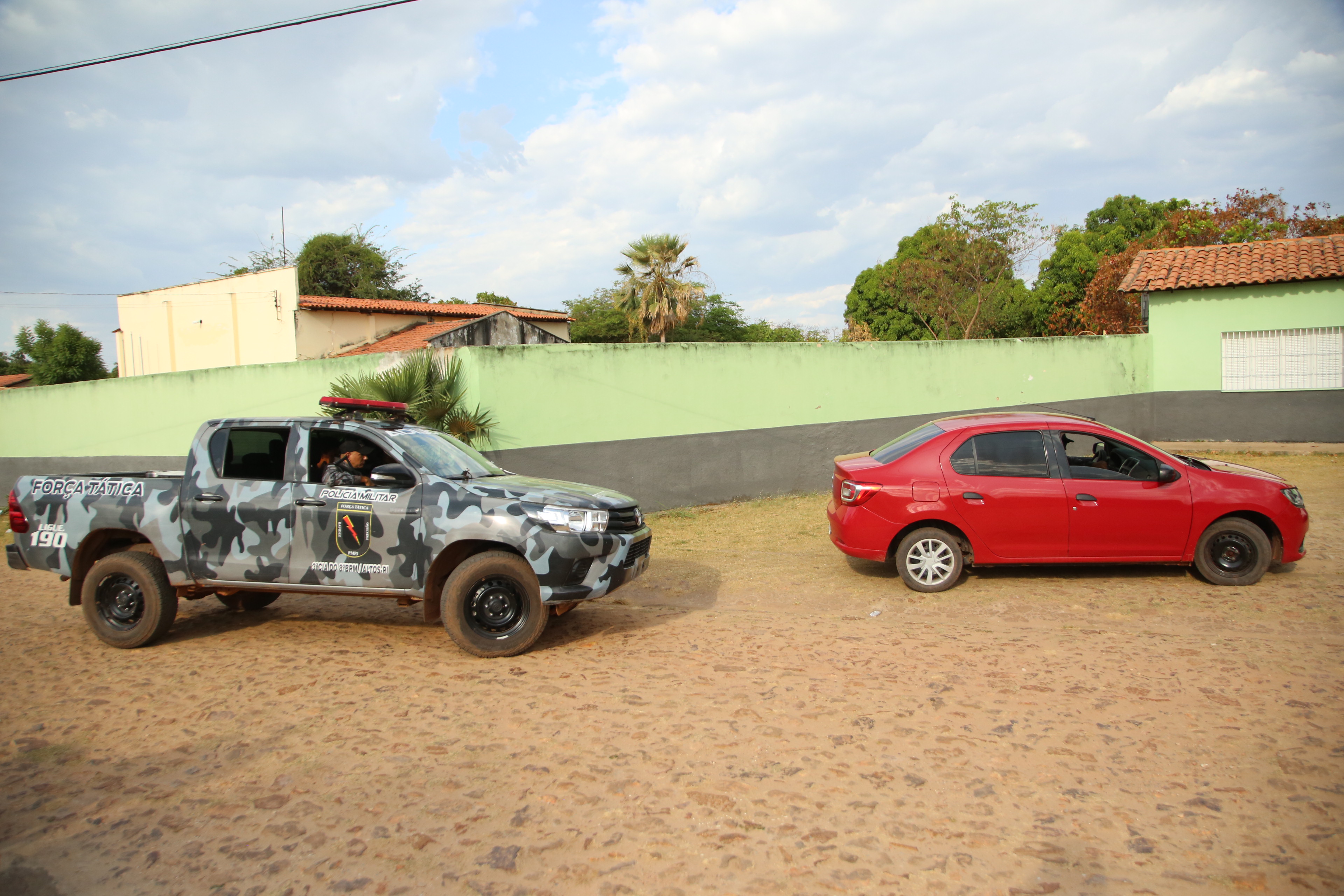 Força Tática de Altos recupera carro roubado e com placa clonada