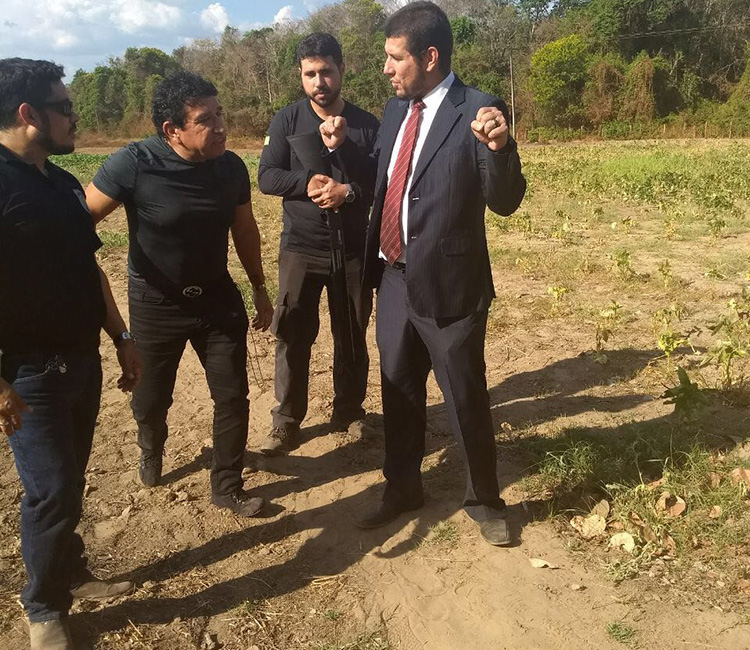 Senador Magno Malta visita garoto encontrado em cela de presídio no município de Altos