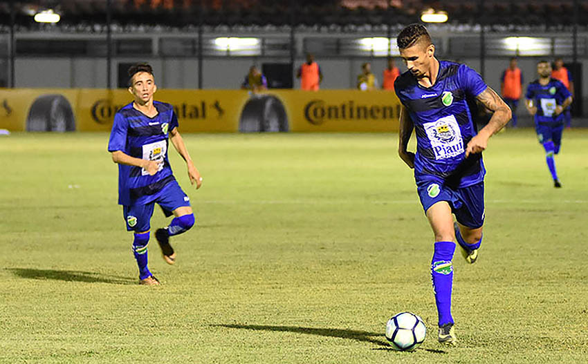 Com inflamação no joelho, Manoel é baixa por um mês no Altos