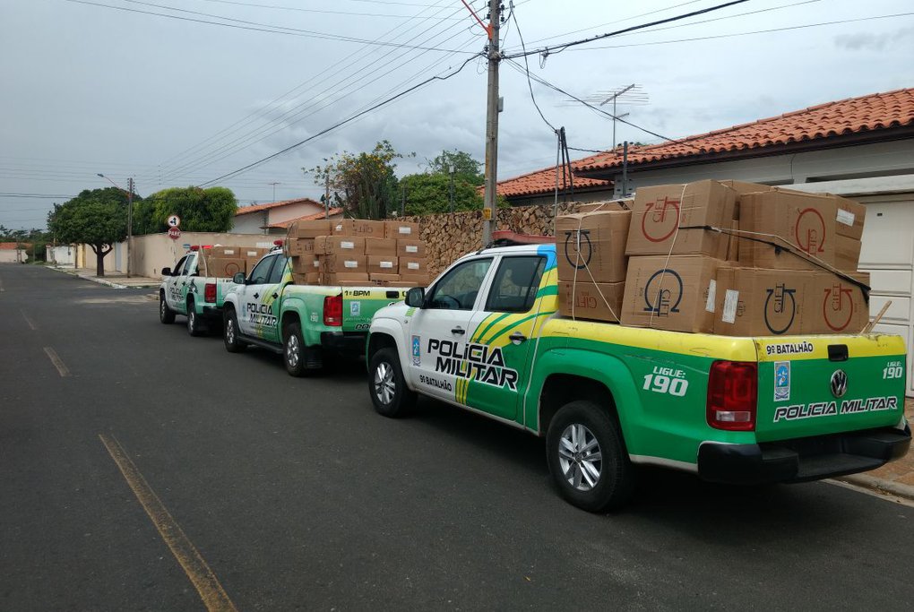 Ex-policiais e empresário são presos com carga de café roubada em Altos