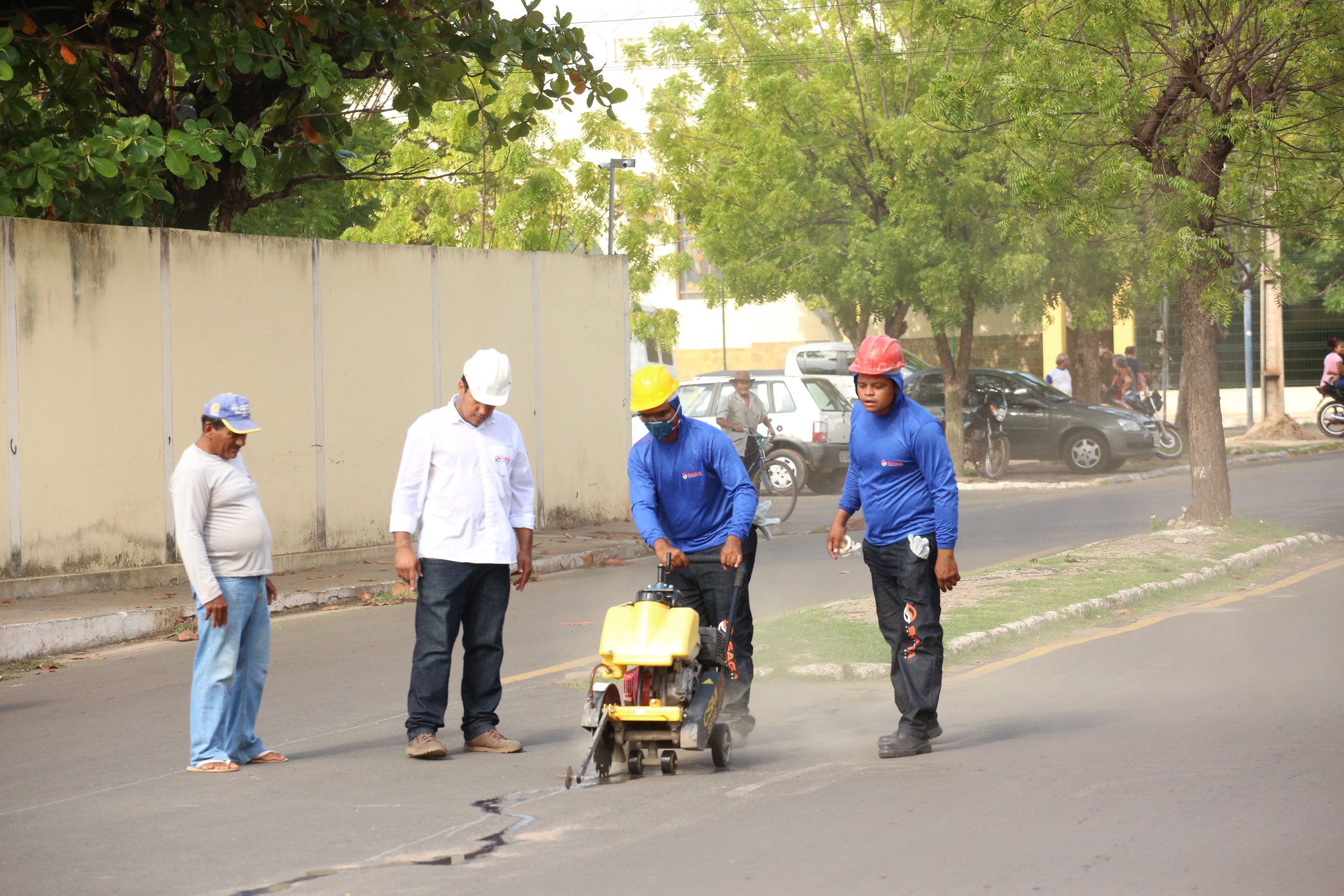 Prefeitura inicia revitalização da Avenida 12 de Outubro