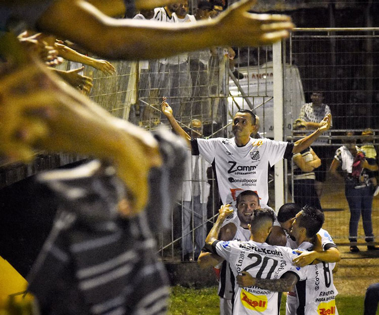 Gols nos acréscimos tira Altos da Copa do Brasil