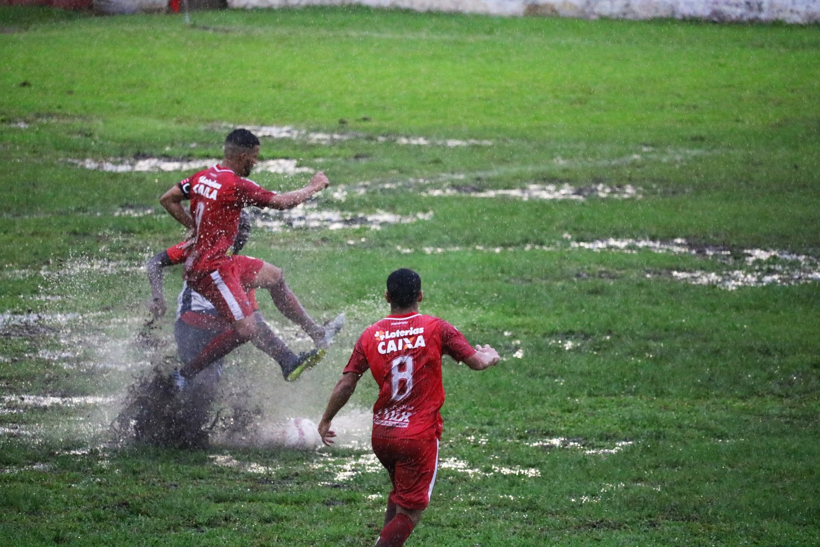 Volante do Altos alerta para gramado do Ytacoatiara: "Campo complicado de jogar"