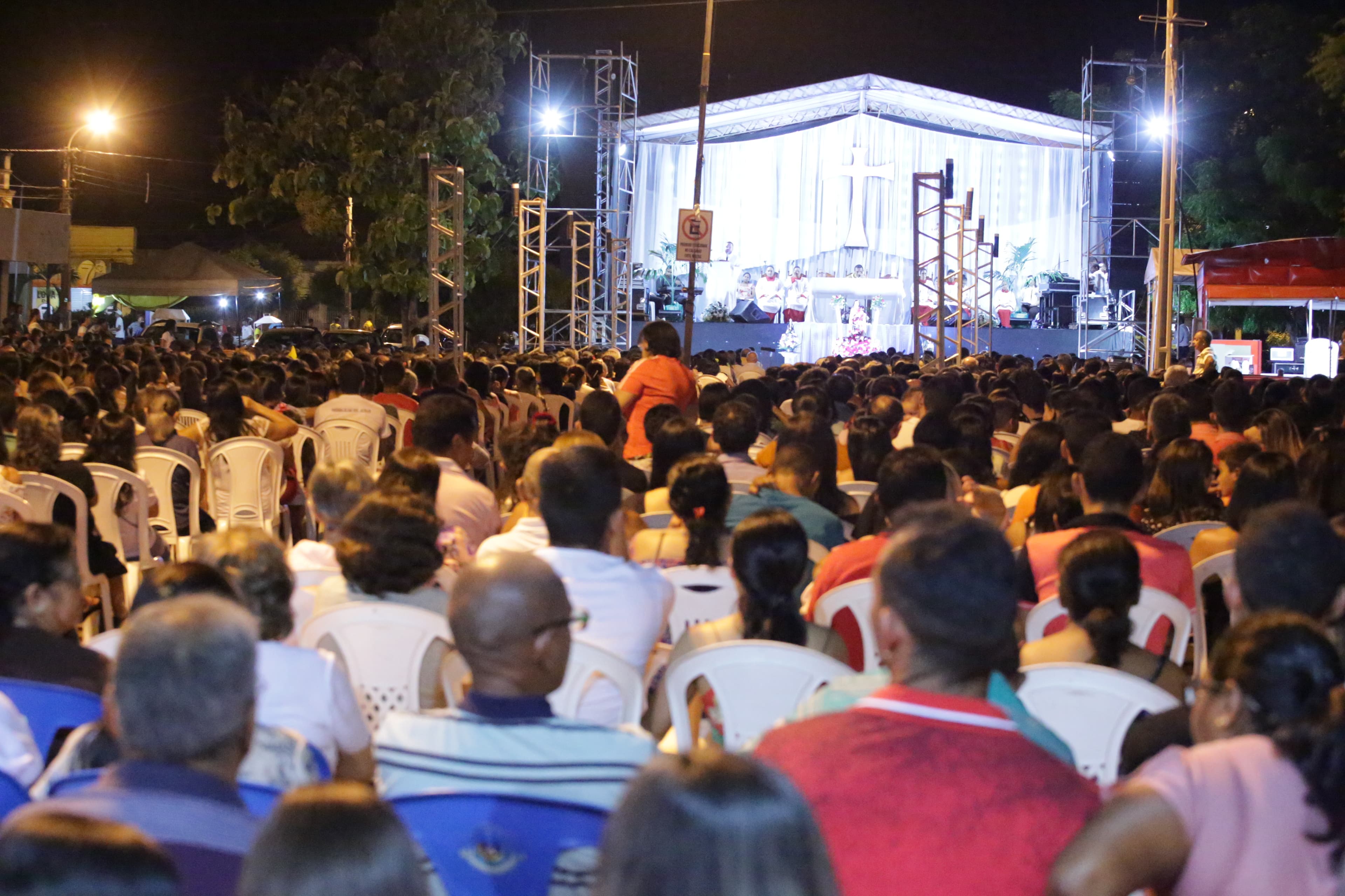 Missa Solene de Santa Teresina reúne multidão de fiéis no Calçadão de Altos