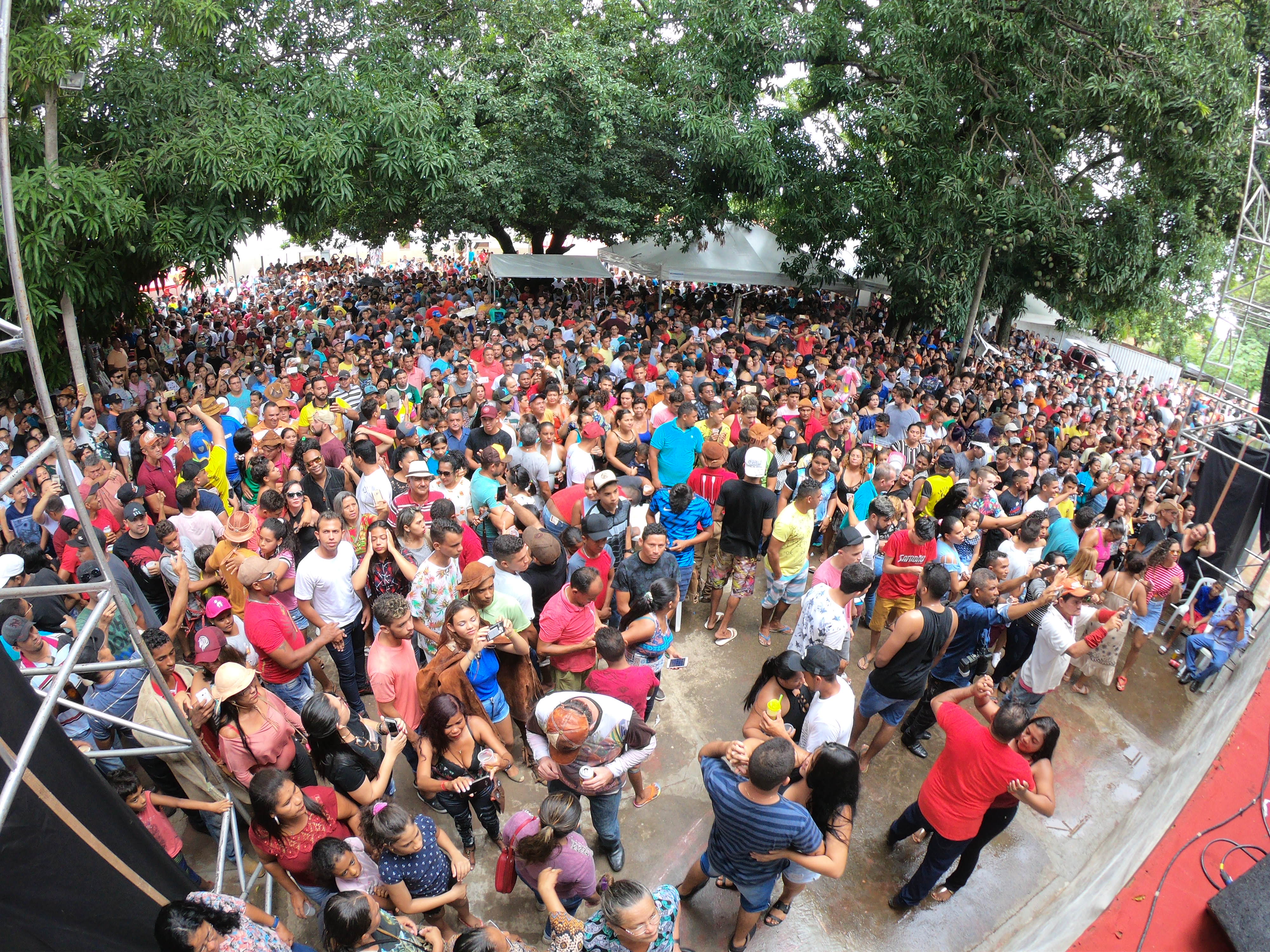 Tradicional Festa do Vaqueiro reúne multidão em Altos