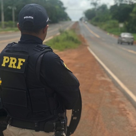 Colisão frontal entre carro e motocicleta deixa uma pessoa morta na BR-343, em Altos