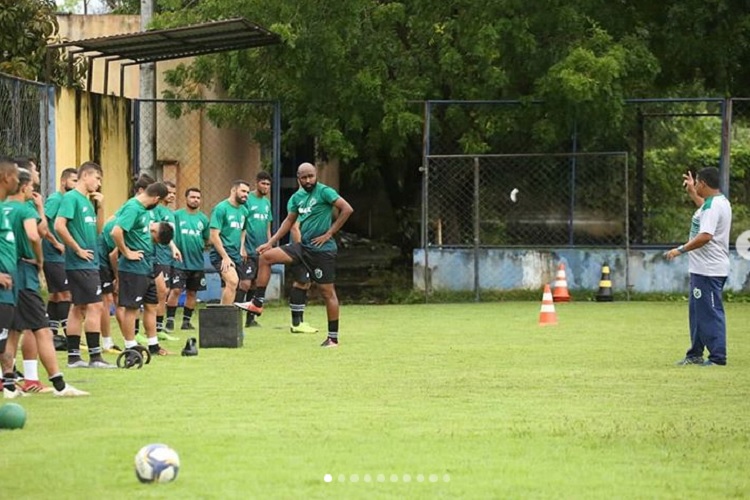 Sequência de jogos e viagens para Altos em 2 competições