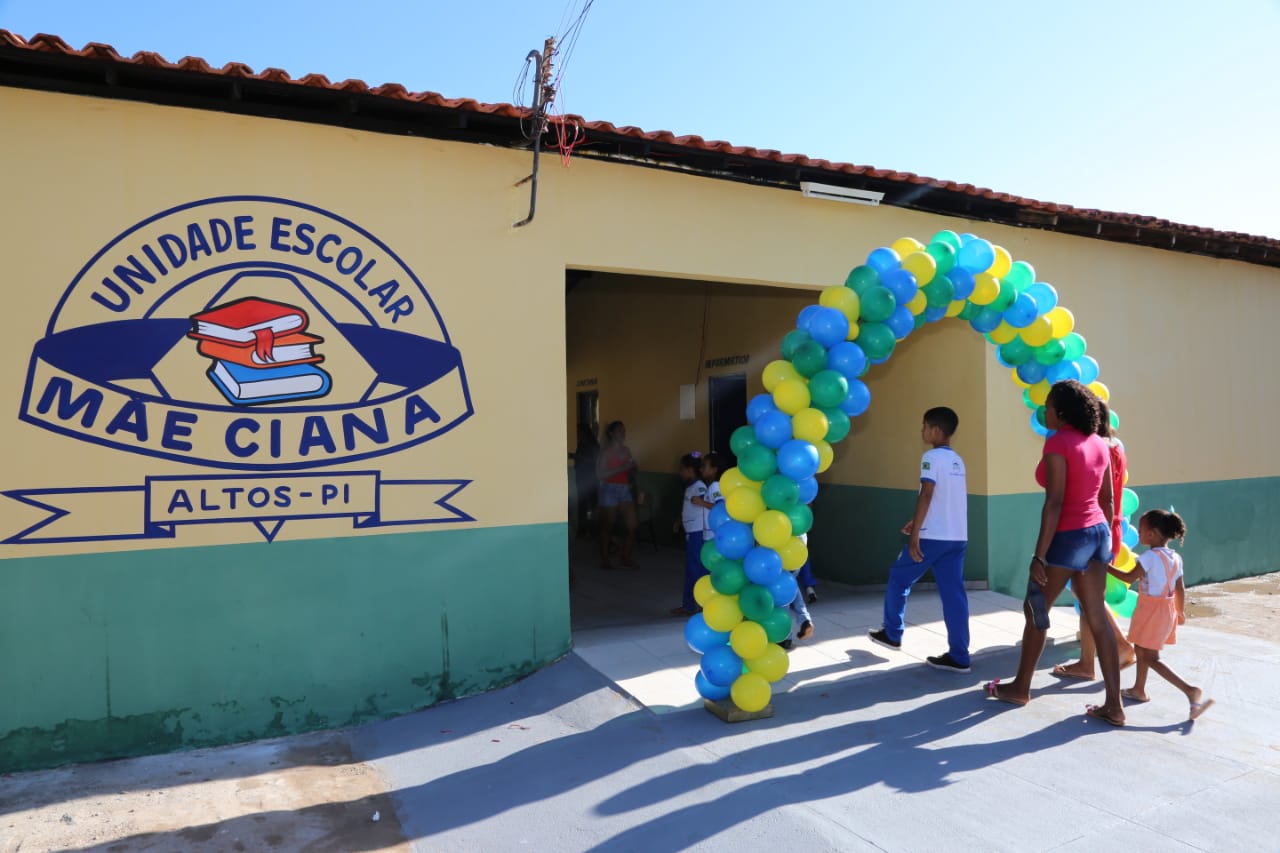 Altos: prefeita Patrícia Leal entrega escola no bairro Ciana e novo veículo para a Educação