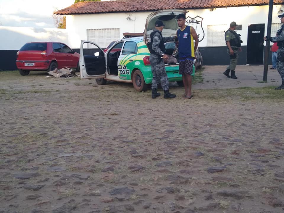 Polícia Militar prende trio suspeito de assaltos na PI 221, em Altos