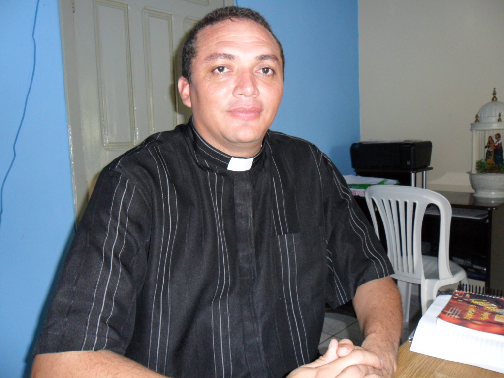 Padre Claudinei Silva fala sobre as atividades realizadas pela Igreja Católica no mês de Maio