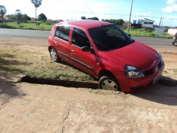 Blogueiro sofre acidente em frente à escola da rede municipal