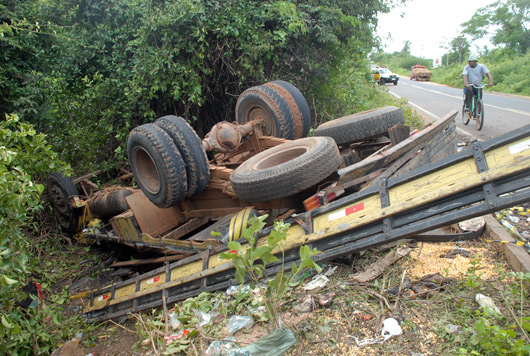 Tragédia: 2 mortes e 4 feridos de uma mesma família de Altos; resultado de um acidente com caminhão na cidade de Nazária