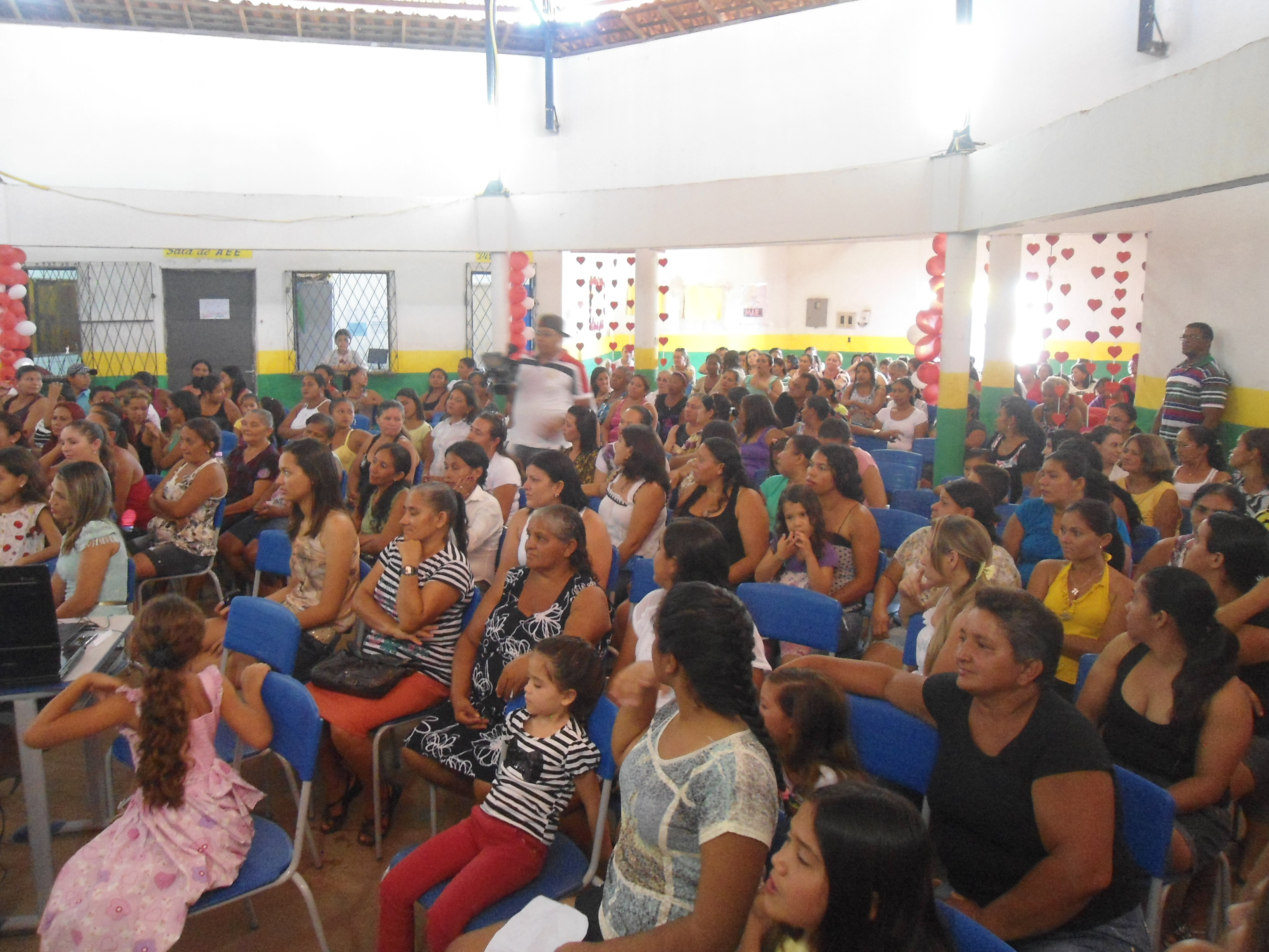 Ginásio Antônio Inácio realiza festa das mães