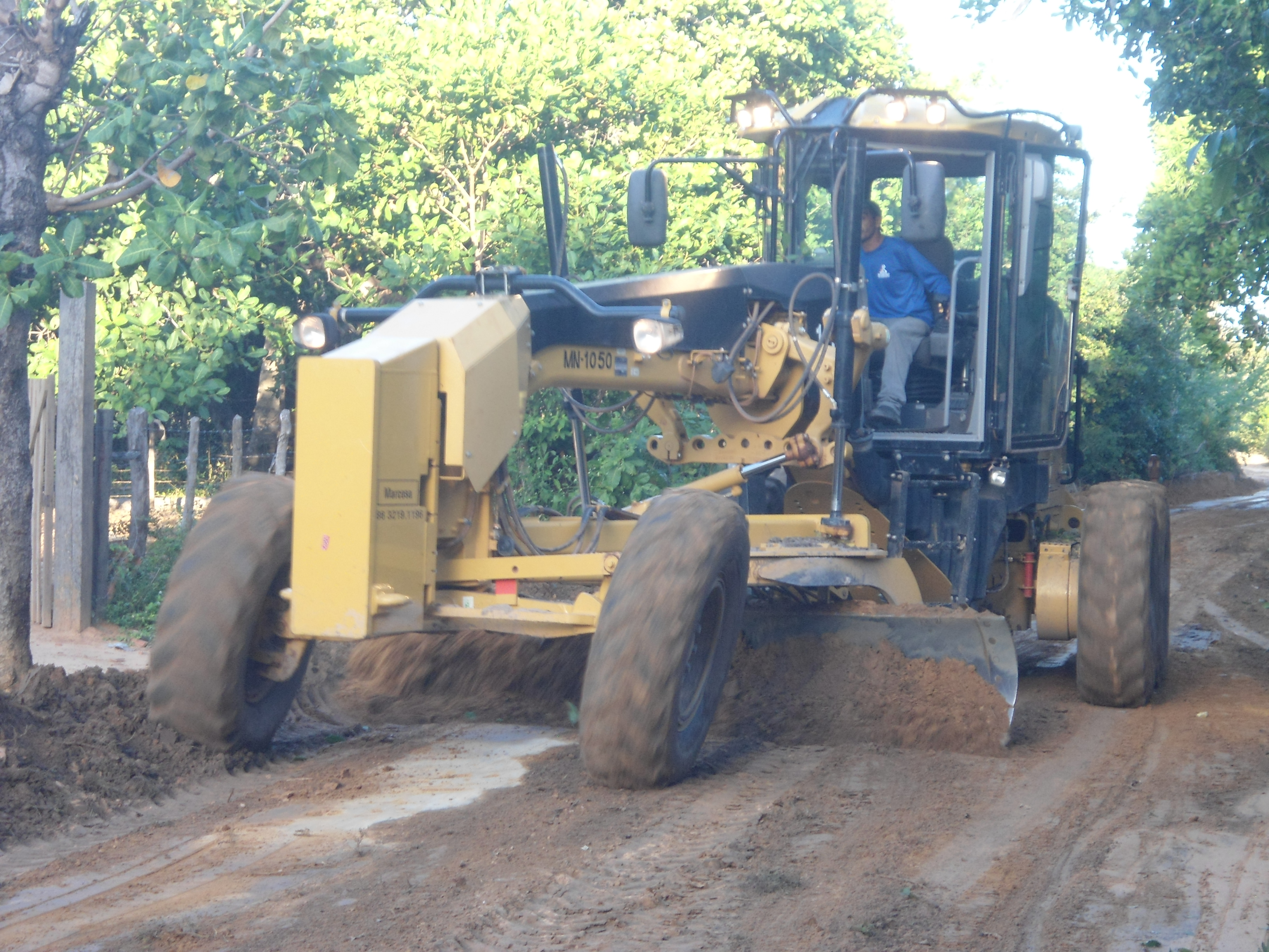 Prefeitura recupera estradas para atender zona rural de Altos