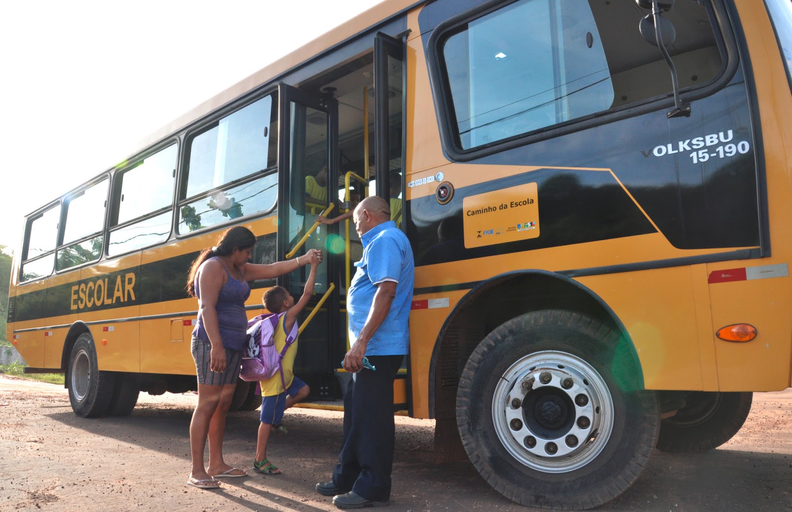 Motoristas da rede estadual de ensino voltam a reclamar de atraso no pagamento de transporte escolar