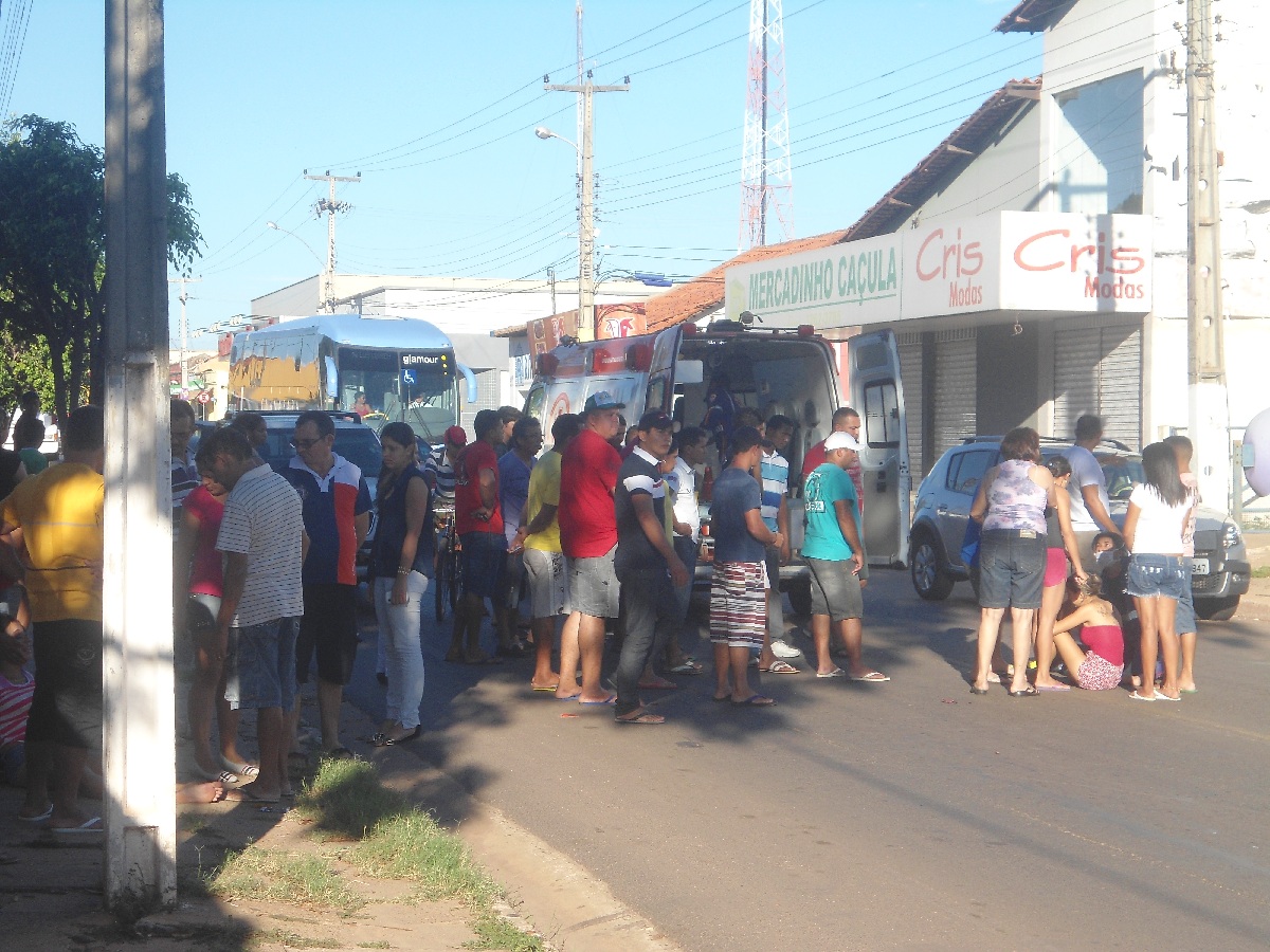 Acidente deixa adolescente gravemente ferida no centro de Altos