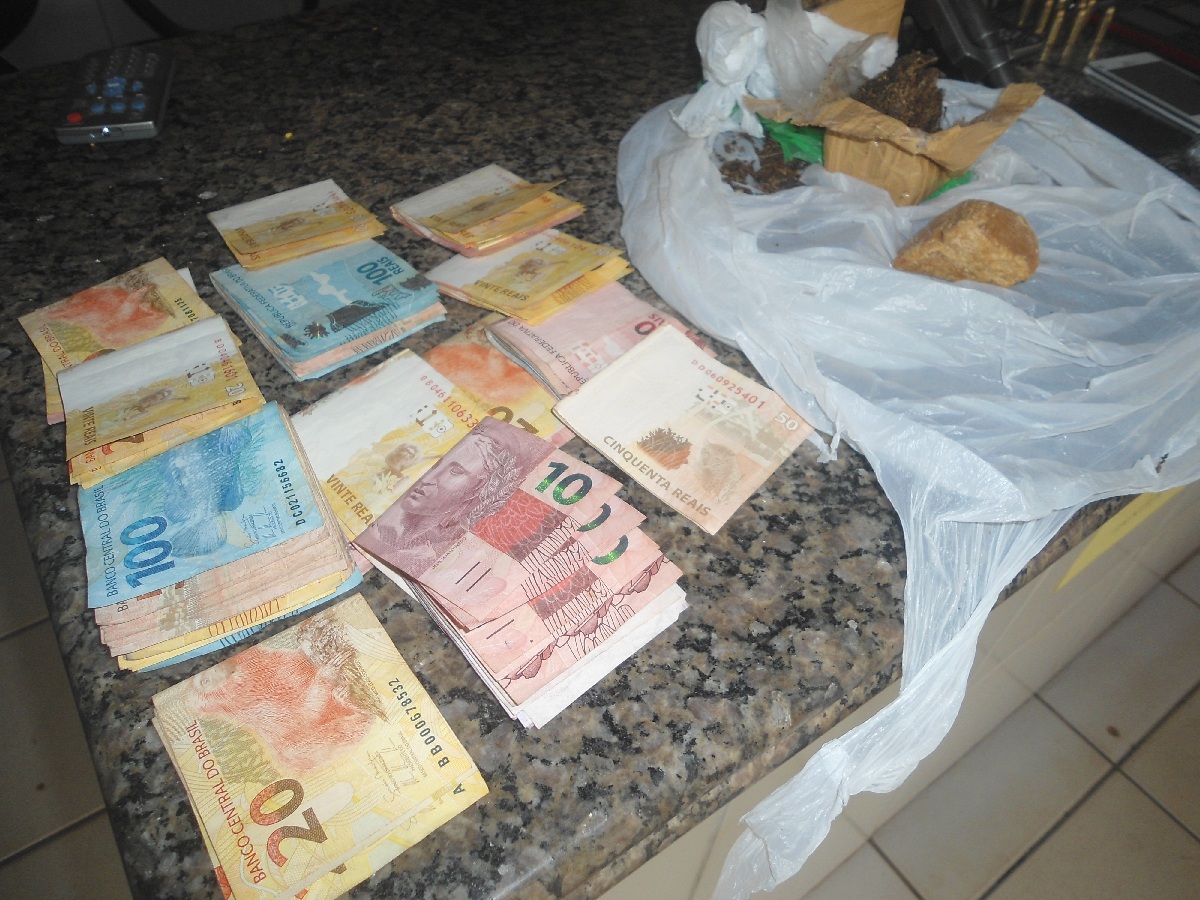 Quadrilha assalta Cerâmica em Coivaras e leva cerca de R$ 10.000,00; polícia estoura boca de fumo e tenta capturar criminosos