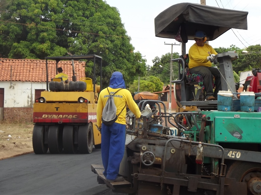 Prefeitura de Altos começa obras de asfaltamento das ruas do município