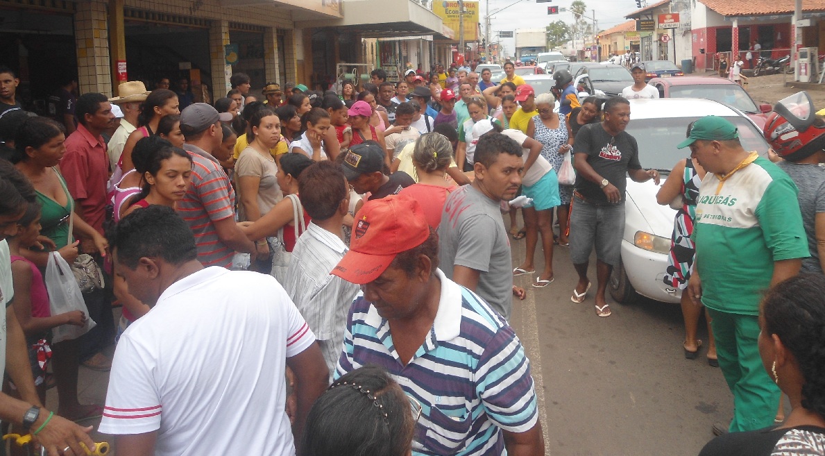 Idosa fica desacordada após acidente no centro de Altos